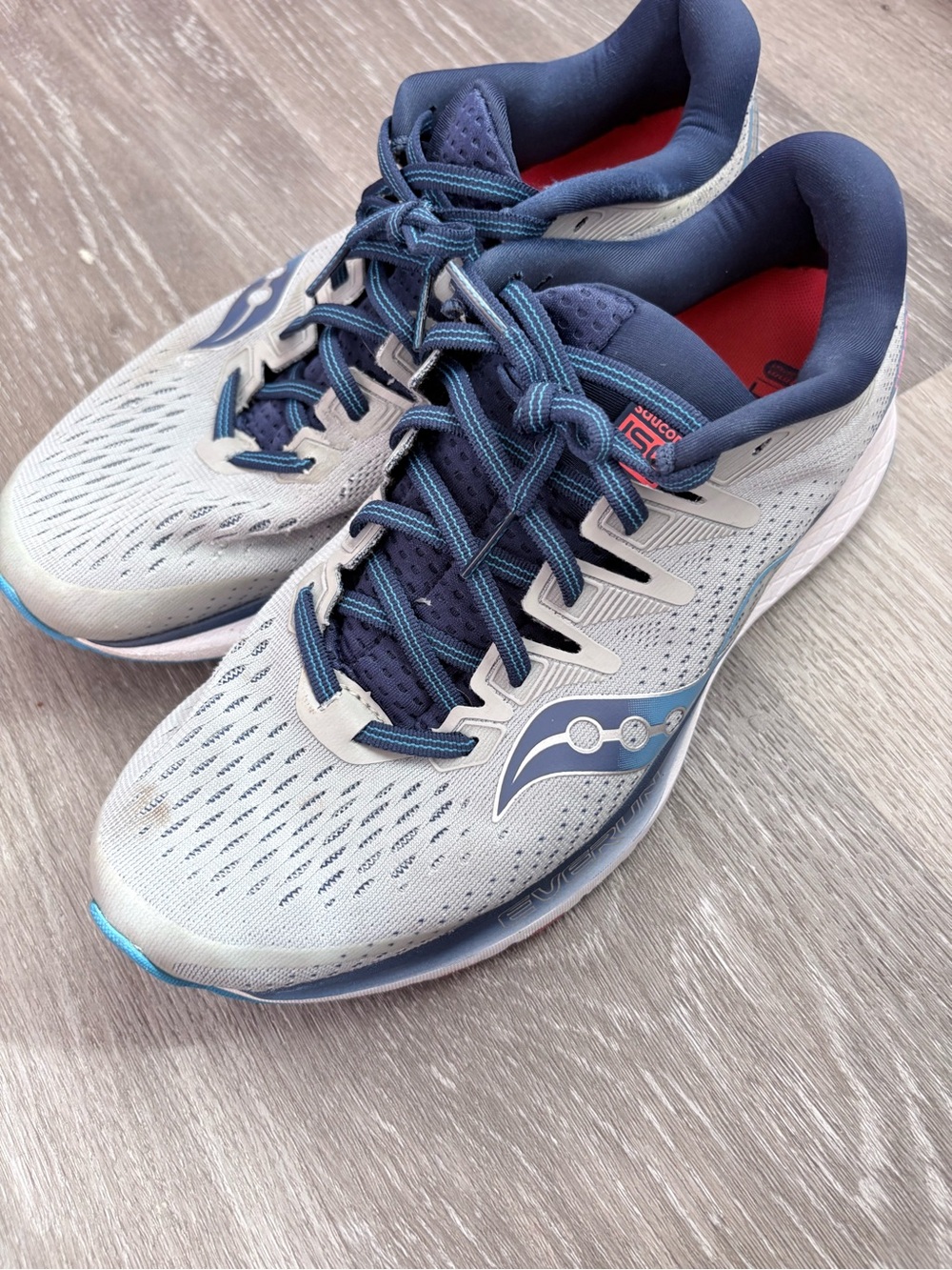 Saucony Women's Light Gray and Navy Performance Running Shoes